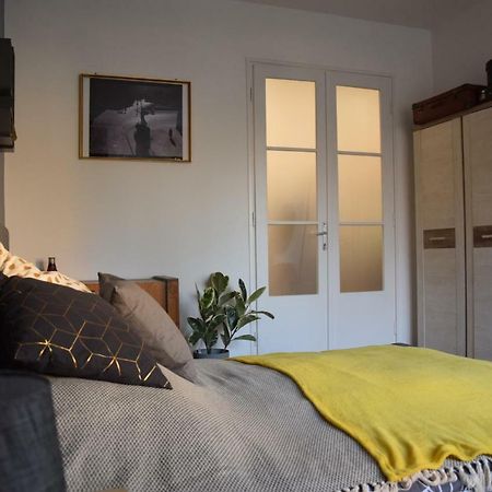 Bleak House - Bauhaus Home In Greener Budapest Extérieur photo
