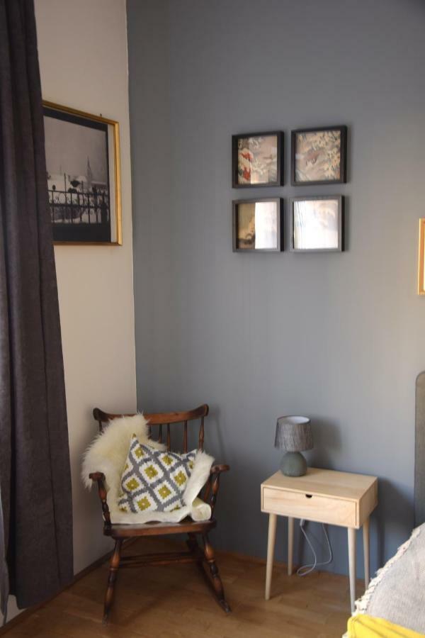 Bleak House - Bauhaus Home In Greener Budapest Extérieur photo
