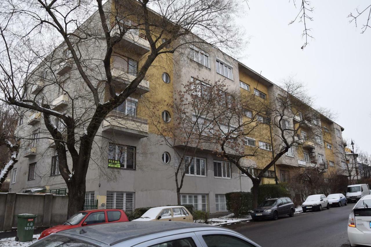 Bleak House - Bauhaus Home In Greener Budapest Extérieur photo