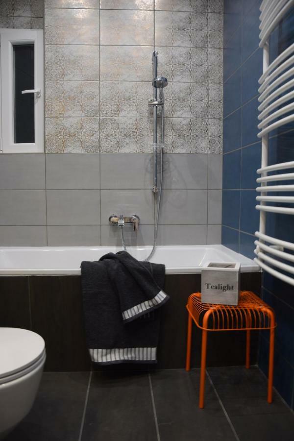 Bleak House - Bauhaus Home In Greener Budapest Extérieur photo